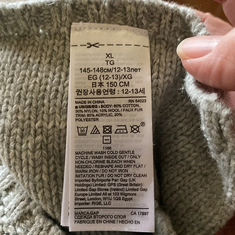 NWT Gap - Girls gray cable knit poncho with faux fur hood, Size: XL